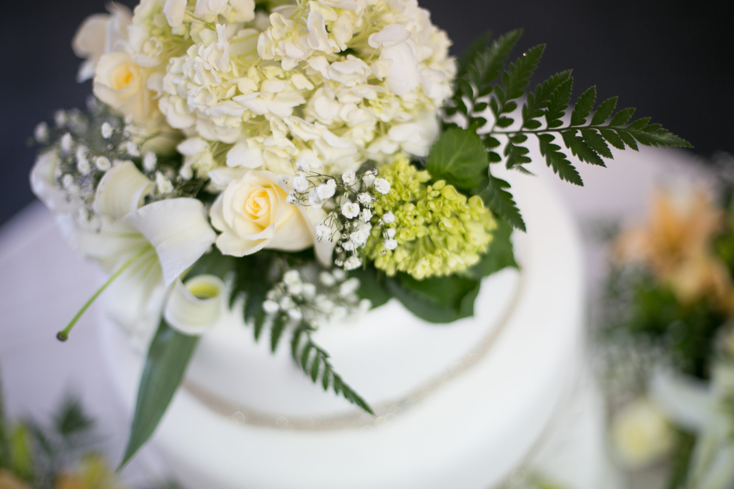 ragged wedding cake floral
