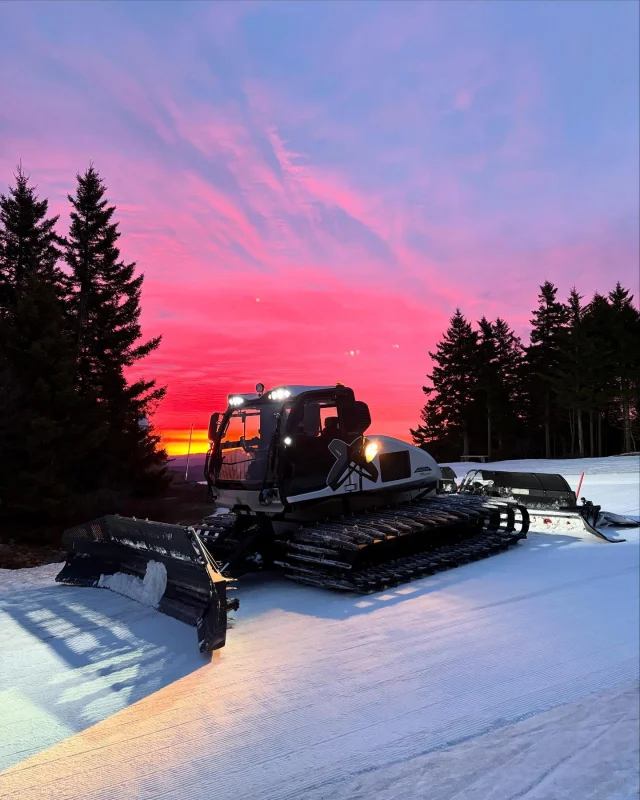 ✨ What an incredible season! ✨

As we close out an unforgettable winter at Ragged Mountain, we want to thank our amazing community of staff, customers, and supporters. From joining the Indy Pass to celebrating our 60th anniversary, this season has been one for the books—and it wouldn’t have been possible without YOU!

A huge thank you to our staff for all your hard work, and to our guests for choosing us as your winter destination. We can’t wait to welcome you back next season for more memories, adventures, and fun!

📷: @motown80 
#raggedmtn | #getragged
